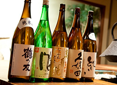 炭遊酒菜 旅籠/竹川観光株式会社 求人 料理はもちろん、各種地酒も多種揃えています。お酒に詳しくなりたい方もぴったり！
