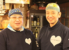 立呑処 やまとや 求人 右がオーナーです！スタッフの悩みも親身に相談にのります！