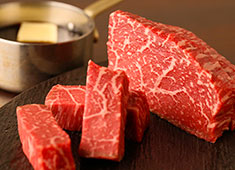 「焼肉にくがとう」「新店 ※会員制の創作焼き鳥店」／ 株式会社 Miso soup 求人 お肉とお客様に対する“愛”は誰にも負けない当店。確かな技術と知識が身につく環境です！希少部位やホルモンも扱えます◎