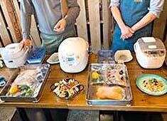 商品開発＜業務委託・フリーランス採用事業部＞／株式会社エーピーホールディングス 求人 試食会の様子。意見を出し合いながら美味しい！楽しい！を企画・開発しています。