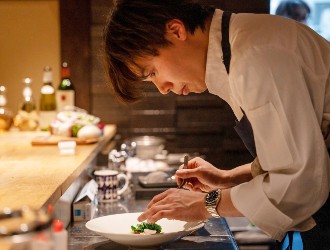 鎌倉古今（Restaurant COCON）／株式会社くらつぐ 求人 経験者はもちろん、これから経験を積みたい方も大歓迎です。新店のオープニングスタッフに参加できるチャンスもあります。