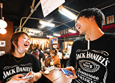 株式会社 浜倉的商店製作所/2022-2023 新規OPENプロジェクト事業部 求人 働き方が違ってもお店に入ればみんな同じ仲間！個性やキャラクターを活かしきり、そこにしかない賑わいを生んでいます！