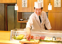 株式会社 玉寿司 求人 10代～60代まで様々な職人さんが活躍中！休憩も清潔な場所（商業施設内の休憩所など）でとれます！