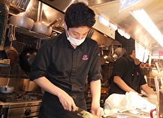 PRETTY PORK FACTORY（プリティーポークファクトリー ）／東京肉しゃぶ家／HSK Enterprise Ltd. 求人 お互いが自由に意見を言い合えるような環境であることと、互いを尊重することで生まれる風通しの良さを大切にしています！