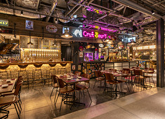 「CRAFT BEER TAP」／World Liquor Importers株式会社 求人 まるで海外にいるような環境で仕事ができます。世界のゲストを魅了するレストランを創っていきましょう。