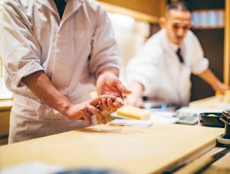 株式会社DYM　※鮨店開業準備室 求人 寿司職人が活躍する本格寿司店。寿司職人として上を目指したい方に、またとないチャンスです！