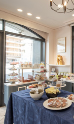 Cafe La Pause/CACAO SAMPAKA/中国料理 桃谷樓 求人
