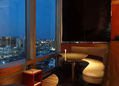 ホテル・ヘリテイジ飯能sta.／ヘリテイジグループ 求人 「天空レストラン 銀河鉄道」最上階の11階から奥武蔵の風景を眺めながらのおいしいお食事を提供しています。