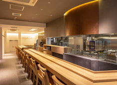 挽肉屋 神徳／丸八殖産 株式会社 求人 オペレーションの導線もストレスのないスムーズな設計が嬉しい。細かいところも考えています！