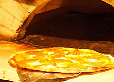 「ITALIAN KITCHEN BUONO」「CAFE IL MARE」／セントラルリバー 求人 ▲定番のマルゲリータをはじめ、千葉県の食材を使用したオリジナルの本格石窯ピッツァも展開！