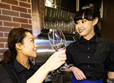 4施設35店舗OPENプロジェクト／(株) 浜倉的商店製作所 求人 マニュアルなし、髪型・メイク・ファッション自由！個性を活かし、現場を楽しみながら幹部を目指してください！