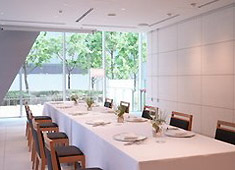 イ・プリミ品川／株式会社 アターブル松屋 求人 洋・和食・中華などの飲食接客経験だけでなく、あらゆる接客経験が活きる、落ち着いた雰囲気です。