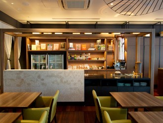 RESTAURANT 1899 OCHANOMIZU（レストラン1899お茶の水）／株式会社龍名館ホテルシステムズ 求人 モダンな店内。ホテル１Fのカフェレストランならではの落ち着いた空間づくりも当店の魅力です。