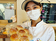 「G’RAN BAKE(グーランベイク)」他 ／ 株式会社グルメ王国 求人 店舗スタッフは、20～30代の若手メンバーが多数活躍しています♪アルバイトから正社員を目指す方も大歓迎です！