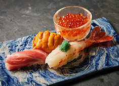 株式会社おたる政寿司 求人 仕入れは「寿司の町」として名高い北海道の小樽より。自信を持ってご提供できる新鮮な魚介を扱うことができます◎