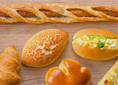 株式会社ピーターパン 求人 販売個数世界記録を達成した「元気印のメロンパン」はじめ、大型店舗では常時80～100種類の焼きたてパンを販売！