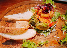 「Dining ROCO」「小料理 九曜紋」「MARC」「VIVIANA」／K.C.C. 株式会社 求人 和食・イタリアン等を展開しているので、様々な経験ができます。料理の幅や視野が広がり、確実に成長できる環境です！