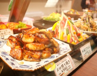 ゑびす Daikoku／株式会社マコト 求人 TVなどのメディアにも多数取り上げられている「メロの照り焼き」。価値ある商品を生み出しています。