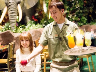 株式会社クリエイト・ダイニング（クリエイト・レストランツグループ） 求人 非日常を演出する、飲食店ならではの「やりがい」がたくさんある職場です！経験の浅い方も大歓迎！