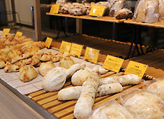 オリミネベーカーズ（ORIMINE BAKERS） 求人 食事パン、ハード系､クロワッサン､お菓子パンなど、バラエティー豊かなパンであなたのスキルの幅も広がります！