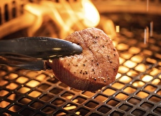 焼肉 まくあけ 六本木本店 ／株式会社Na.s.Ka 求人 30代をメインに活躍中！未経験の若手の方であっても実践の中で成長していける…そんな温かい雰囲気の職場環境です！