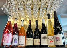 Brasserie Laiton(ブラッスリーレトン) 求人 フランスワイン・ナチュラルワインを中心に、料理と相性の良いものを多種ラインナップ。ソムリエを目指す方も大歓迎！