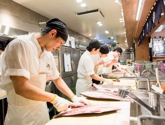 株式会社はなまる 求人 店舗での仕込みをおこなっているので、調理の経験もしっかりと活かすことができます。また、魚を学びたい方も大歓迎★