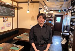 株式会社アデッソ 求人 下インタビューは、洋食ひいき屋で活躍する山崎店長。女性も活躍しやすい会社です。