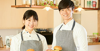 「湯あがりキッチン一休」他 ／ 株式会社グルメ王国 求人