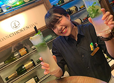 DAN CHICKEN DAN（ダンチキンダン） 求人 人気のスプリッツァーは季節ごとで新メニューが登場。ドリンクの開発にも携わってください。