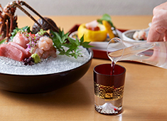 株式会社 マースプランニング 求人 料理に合わせて日本酒やワインも豊富に取り揃えているので知識の幅が広がります！