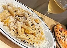 ピザとワインの酒場ポコ／株式会社OC 求人 イタリアンメニューも充実！メニュー考案を含め、開発業務を希望者にはお任せします！