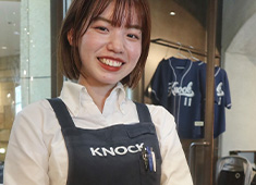 KNOCK CUCINA BUONA ITALIANA（ノック クッチーナ ボーナ イタリアーナ）／株式会社マザーレストランツ 求人 飲食未経験で最初は不安でしたが、先輩スタッフの丁寧なサポートのおかげで自信を持ってお店に立っています！