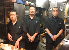 人形町 江戸路／株式会社 江戸路（えどじ） 求人 「江戸路」での経験は、和食・焼鳥業界ならどこでも通用します。これから本気で学びたい方も大歓迎です！