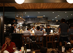 【株式会社ジリオン】「酒場 シナトラ 自由が丘店」「Pizzeria&Trattoria GONZO」 求人 ▲月8日休み！福利厚生充実！は、ジリオンでは当たり前。その上で、サービス・料理にこだわりたい方を大歓迎！