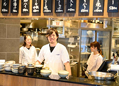 【株式会社ジリオン】「酒場 シナトラ 自由が丘店」「Pizzeria&Trattoria GONZO」 求人 ▲地域NO.1のお店を目指し、ついにシナトラブランドが自由が丘に誕生★