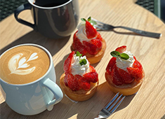 SOHOLM CAFE（スーホルムカフェ）／株式会社 アクタス 飲食事業部 求人 スイーツやペイストリーも手作り。パティシエやブーランジェ経験のある方は大歓迎です。