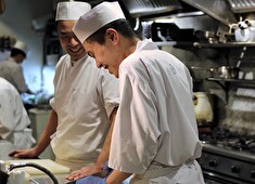 藤門(フジモン) ／産直青魚専門店 御厨（ミクリヤ）／株式会社 創コーポレーション 求人 幅広い年齢層のスタッフが輝ける仕組みづくりをしており、時短社員をご希望の場合でも頑張りに応じ給与で還元しています！