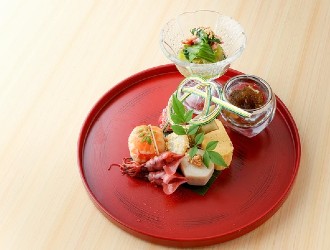 株式会社NATOMICS（ナトミックス） 求人 これから本格的な和食を学びたい方も歓迎！経験に合わせて、板場、煮方など、専門的な和食の仕事を学ぶことができます。