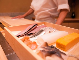 寿司 魚がし日本一／株式会社にっぱん 求人 単価1万円以上の高級寿司店も運営しています。幅広い江戸前鮨と和食の経験を積むことができます。