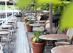 CANAL CAFE（カナル カフェ）／有限会社 東京水上倶楽部 求人 水辺と緑の四季の変化を感じられる景色！働いている事自体が自信に繋がるくらい絶好ロケーション！