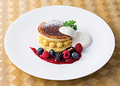 「BLUE BRICK LOUNGE（ブルー・ブリック・ラウンジ）」「SUMADORI-BAR SHIBUYA（スマドリバー渋谷）」 求人 ブルー・ブリック・ラウンジでは、ブリュレ風パンケーキ(写真)やスフレ風プディング等、店内限定のデセールも多数！