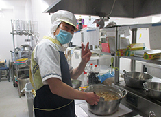 日清医療食品株式会社 東関東支店（千葉・茨城エリア） 求人 ▲料理は、和食から洋食・中華まで多種多様。あなたの経験業態を活かしてご活躍ください。