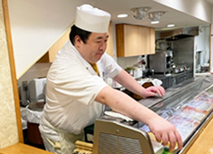 すしと天ぷら とろ一 御徒町本店 求人 若手から60代のスタッフまで幅広く活躍中です。面接では入社前に不安な事など、何でも遠慮なくご質問下さい。