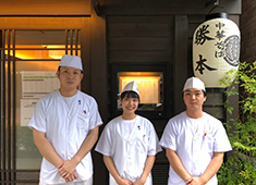 株式会社Food Operation Japan（勝本水道橋店・勝本神田店・銀座八五） 求人 スタッフみんな親切だからこそ、何でも気軽に聞いてください！