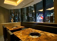 本店山科（やましな）／銀座山科（やましな）／小石川中勢以、他／株式会社eatopia 求人 【銀座山科】全席完全個室にて、専属の焼し師がおもてなしを行うフルサービスのファイン焼肉ダイニング※焼肉百名店選出