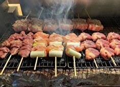 大衆酒場 KoKoRo／株式会社En richi Life 求人 炭火で焼きあげる串料理。居酒屋で定番の鮮魚・串焼きどちらも、こだわることが強みです。