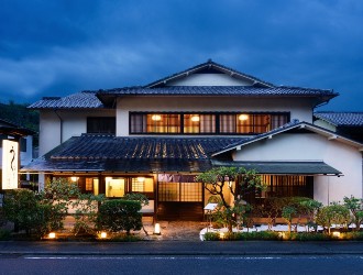 株式会社ビィバリュー　新店開業準備室 求人 写真は8月にオープンした鰻店「明月川」。和食・鰻などの経験者も大歓迎です。