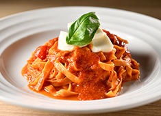Trattoria MUTSUMI（トラットリア ムツミ） 求人 小麦粉と卵黄で作るパスタは、奥深い味わいとモチモチの食感を楽しめます。