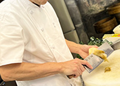華正樓 鎌倉店／株式会社 華正樓 求人 未経験・経験の浅い方も大歓迎！包丁の握り方から指導いたします。もちろん、ご経験者は即戦力としてご活躍いただきます！